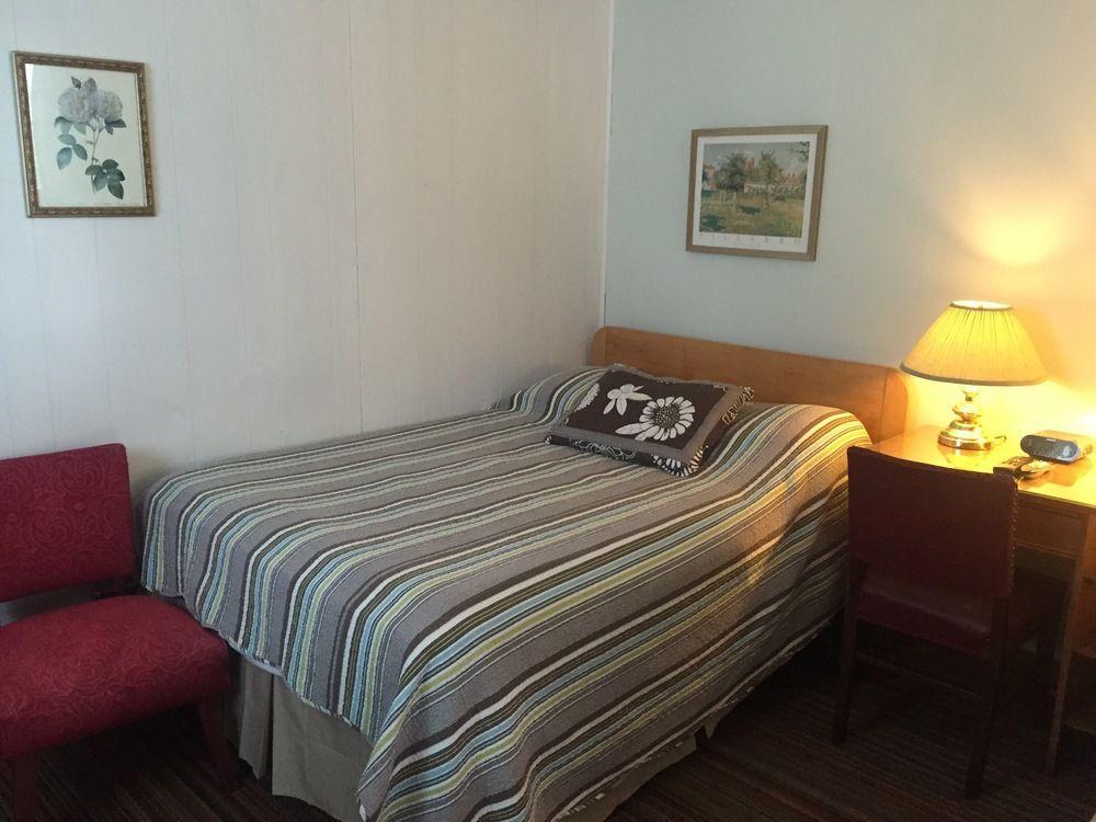 Twin Peaks Motel Napanee Eksteriør billede