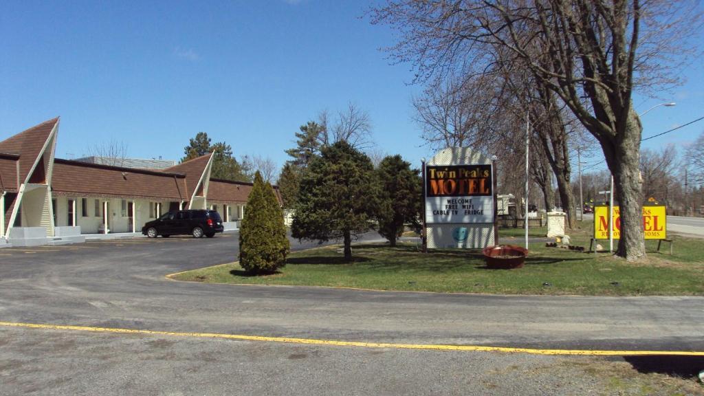 Twin Peaks Motel Napanee Eksteriør billede