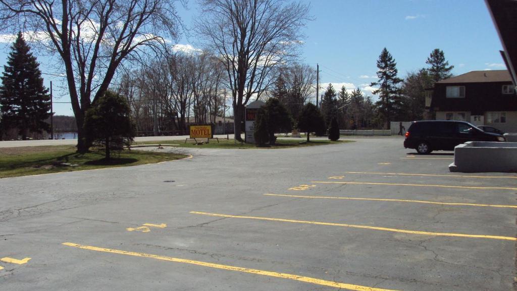 Twin Peaks Motel Napanee Eksteriør billede