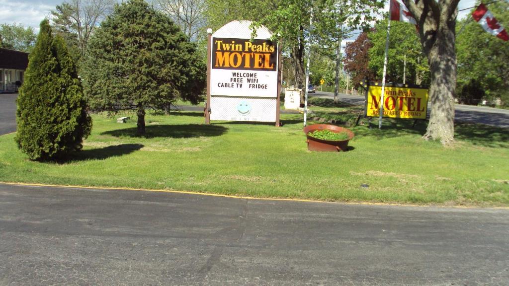 Twin Peaks Motel Napanee Eksteriør billede